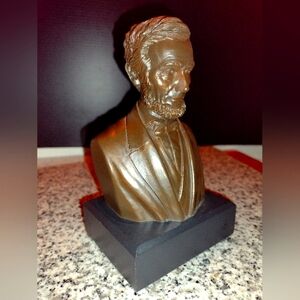 Abraham Lincoln Bronze-Finished Bust (6" Polystone). DMA 2001. Designmasters.